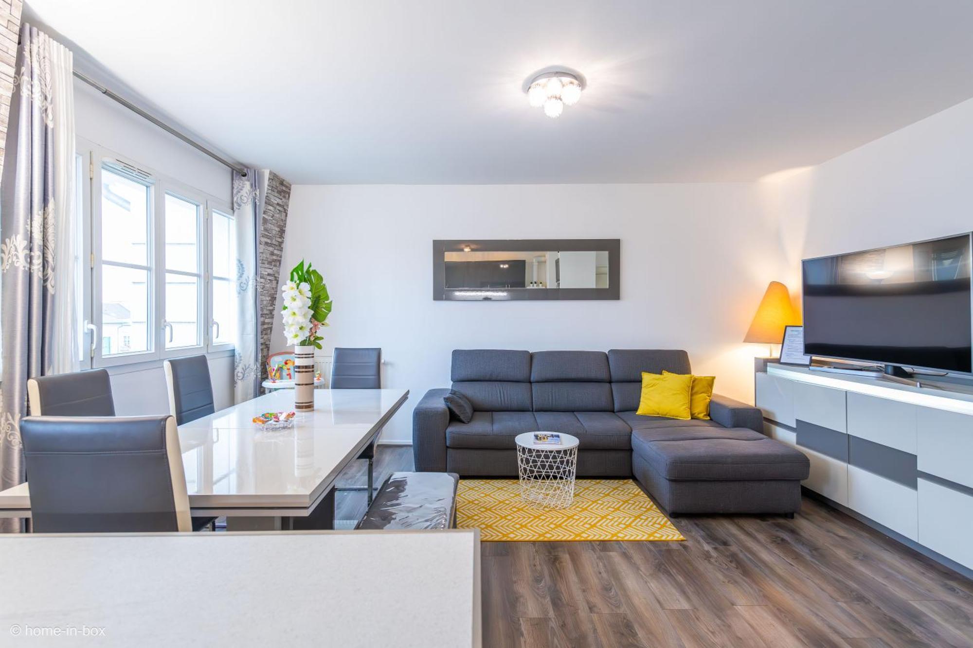 *spacious Disneyland Paris* *